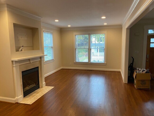 Building Photo - 945 Longley Ave NW