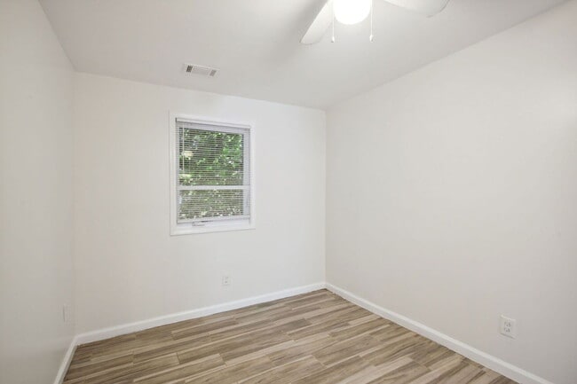 Building Photo - 615 Oliver St NW