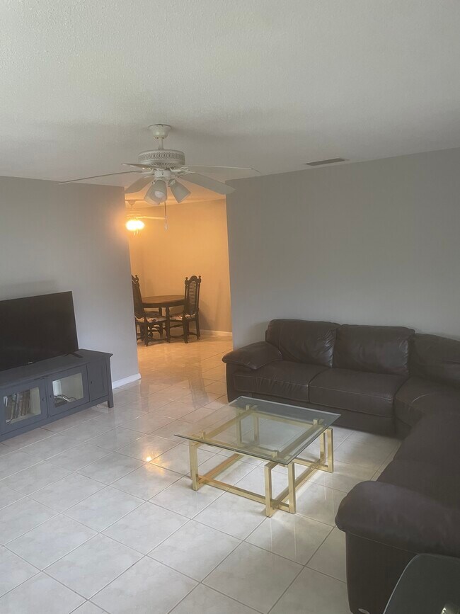Foto del edificio - 255 SW 7th St