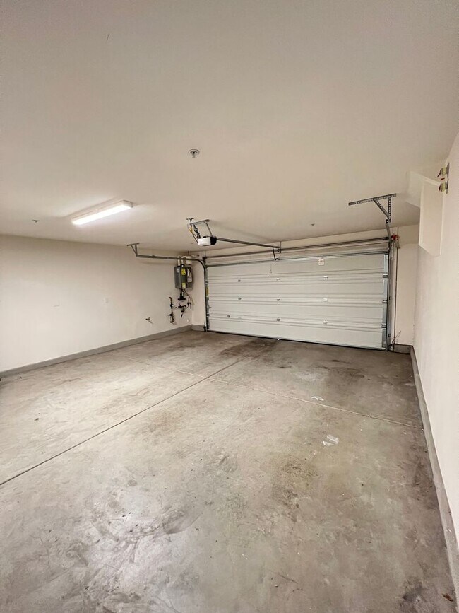 Foto del edificio - Beautiful 2 Bedroom 2 Bath Townhome