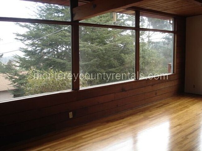 Foto del edificio - Enjoy this great home with dramatic bay views