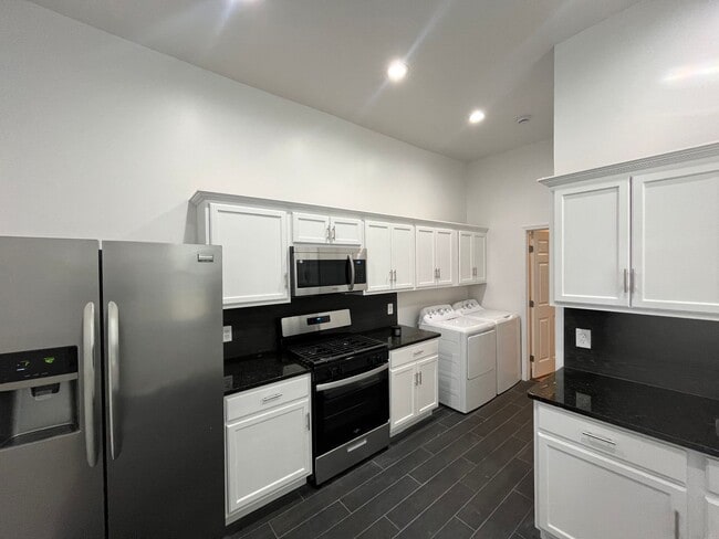 Building Photo - 7465-7467Garfi