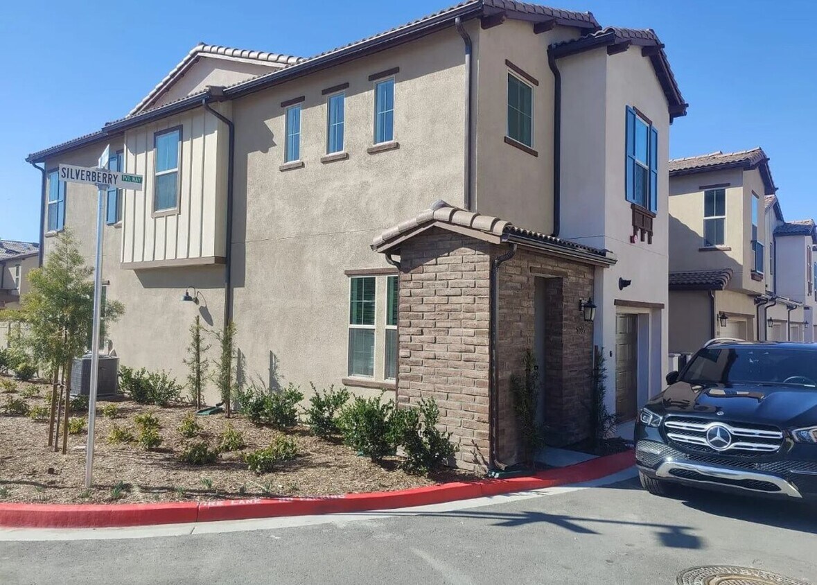 Primary Photo - 4 Bed 2.5 Bath in Oceanside for Rent!