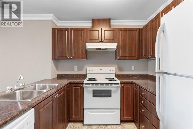 Photo du bâtiment - 2650 Sandwich W Pkwy