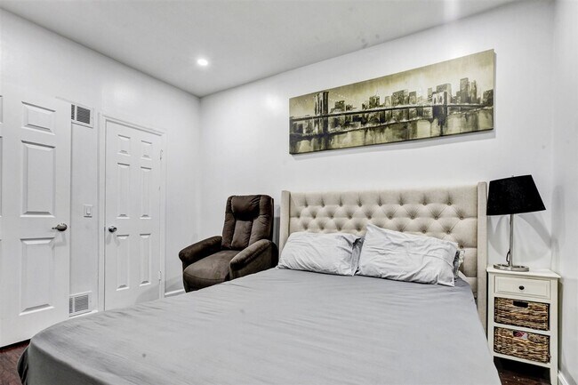 Foto del edificio - 334 1st St