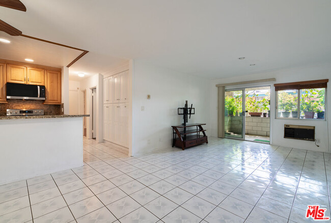 Foto del edificio - 4900 Overland Ave