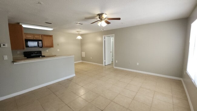 Building Photo - Great community to live in with. Great sch...