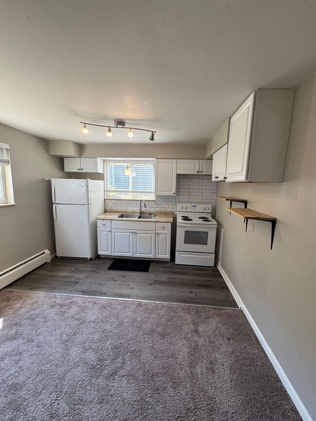 Foto del edificio - Updated 3-bedroom 1 bathroom in Littleton!