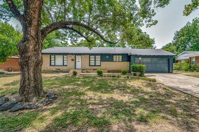 Building Photo - 207 Varsity Cir