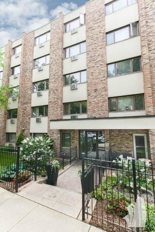 Photo - 625 West Wrightwood Avenue Apt #404, Chicago, IL 60614 - 1 BR 1 BA condo
