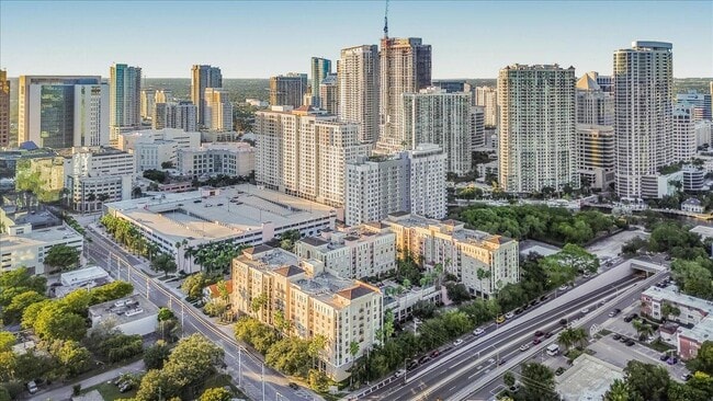 Foto del edificio - 520 SE 5 Ave