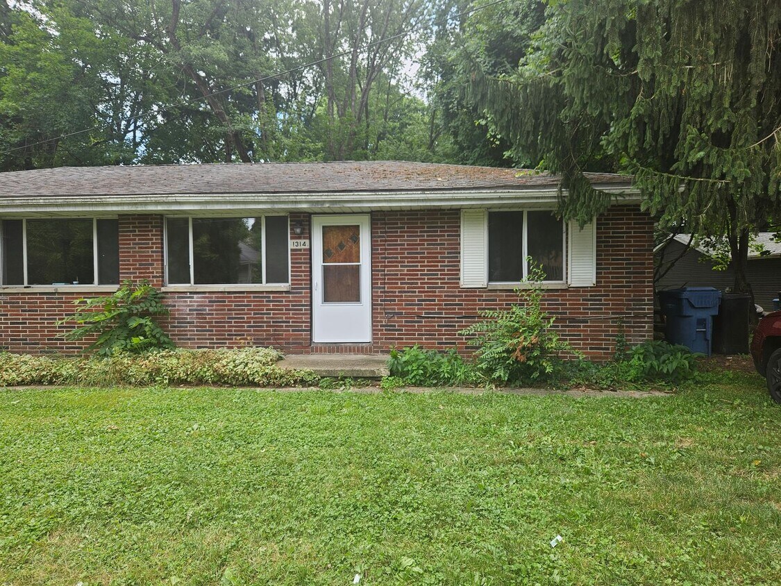 Foto principal - 2 Bedroom 1 Bath Duplex Kent.