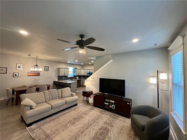 Building Photo - 1720 W Broadway Pl