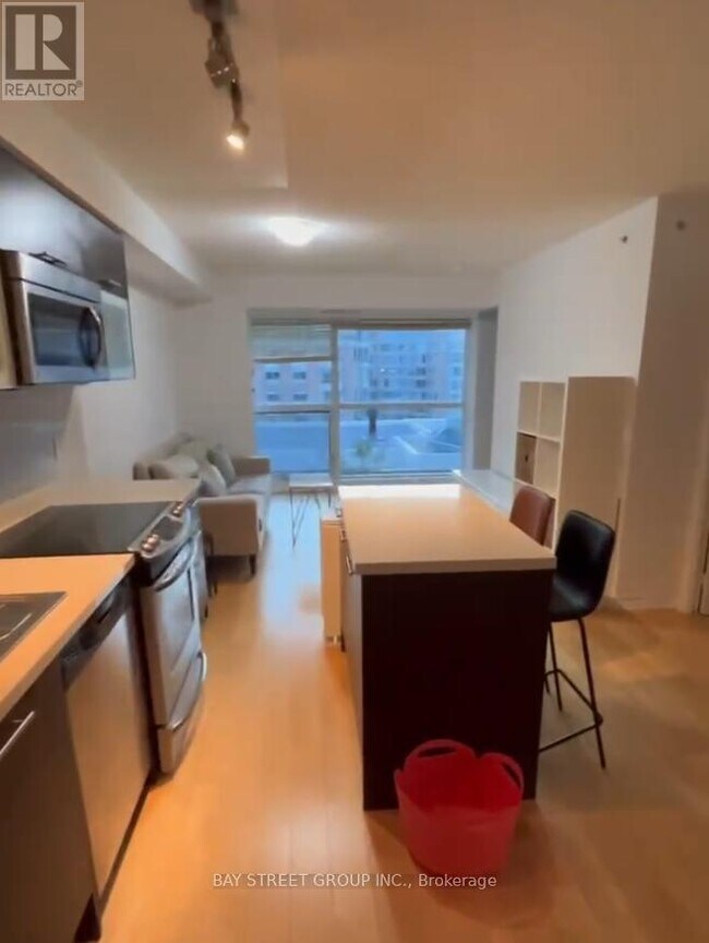 Photo du bâtiment - 386-386 Yonge St