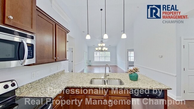Building Photo - End Unit Townhome on One Level