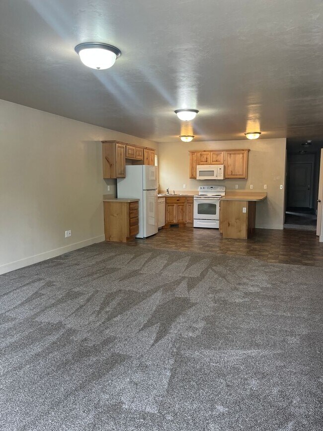 Building Photo - Jared Duplex