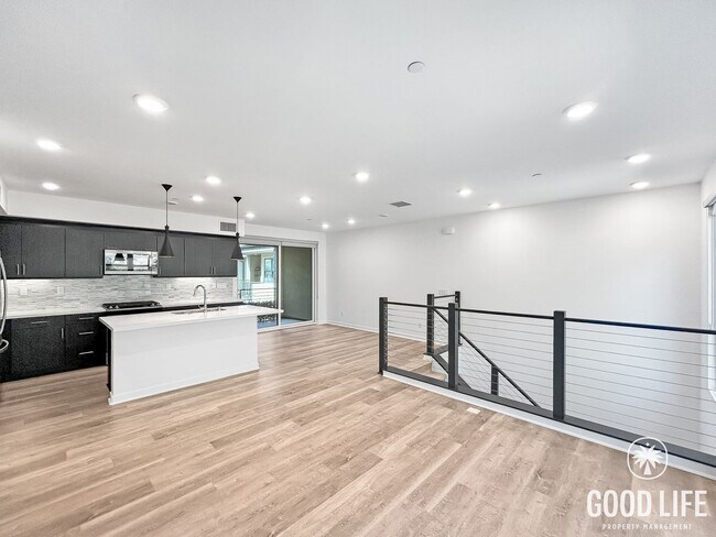 Foto del edificio - Beautiful 3BD/3BA w/ A/C, In-Unit Laundry, and Attached Garage in Mission Valley!
