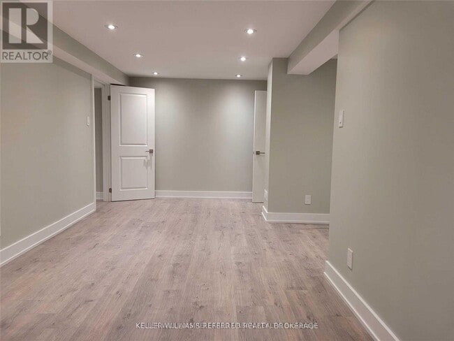 Building Photo - 920 Stonehaven Ave