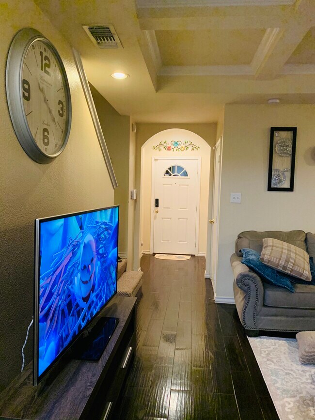 Living room - 5015 Flipper Dr