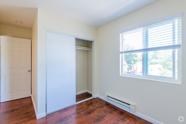 3 BR, 1 BA - 3024 Fruitvale Ave