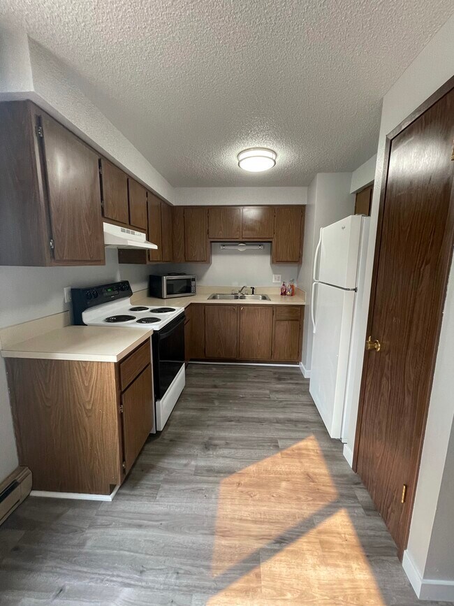 Building Photo - 345 NW Robert St