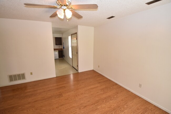 Building Photo - 1050 Mazatlan Cir