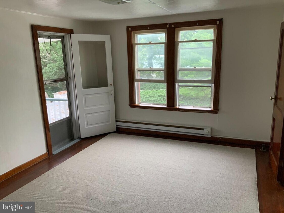 521 E Broad St, Tamaqua, PA 18252 Apartment for Rent in Tamaqua, PA