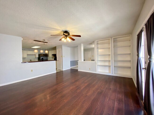 Building Photo - 9814 Echo Plain Dr