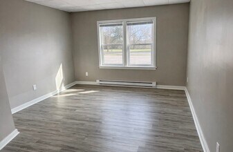 Building Photo - 409 Elm Ave
