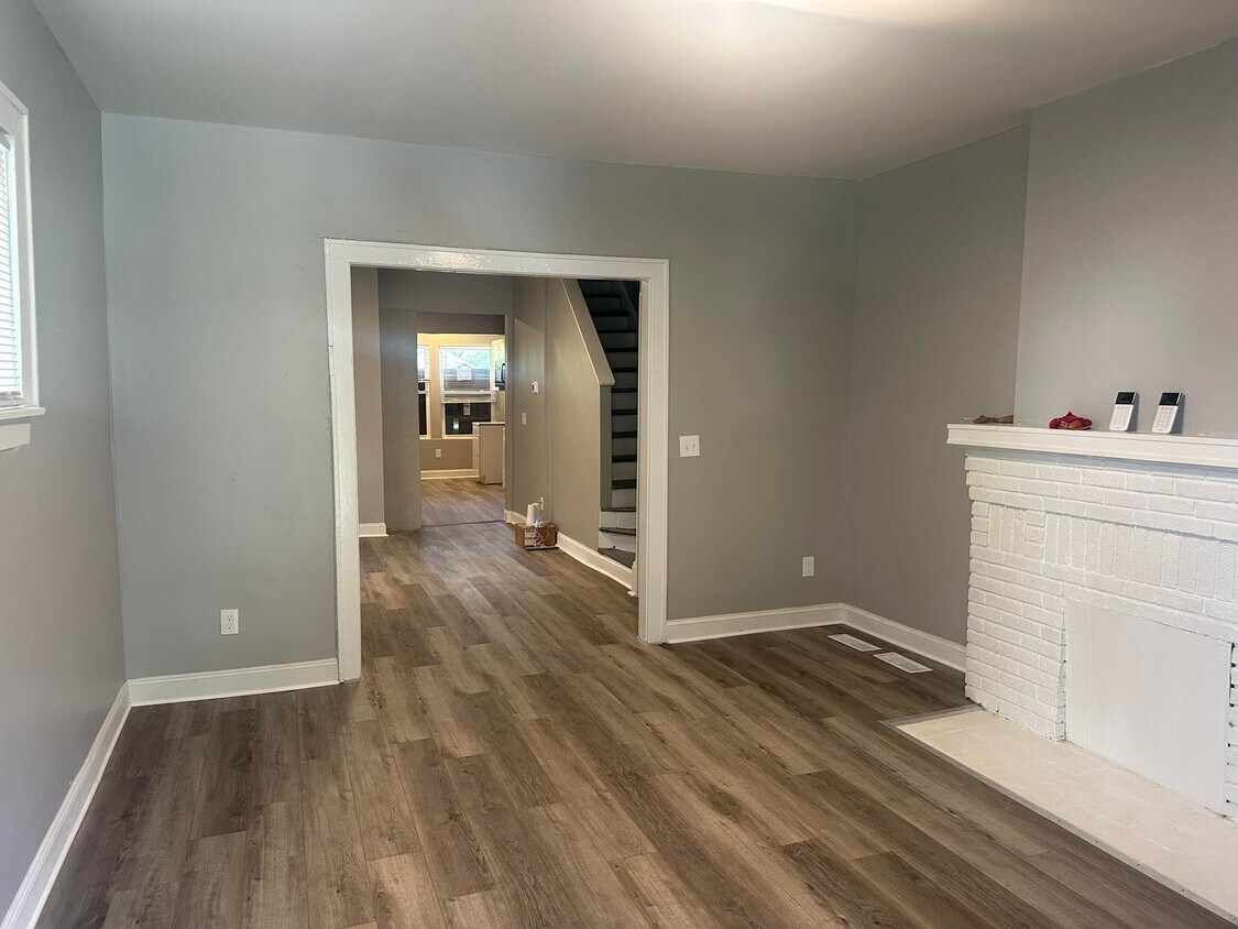 Foto principal - 1082-1084 E SIXTEENTH AVENUE (no 10%)