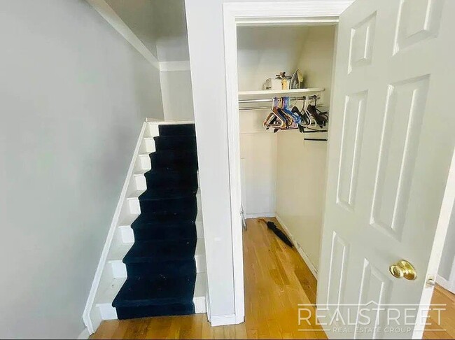 Building Photo - Stunning 1,600 SF Gut-Renovated Duplex Pen...