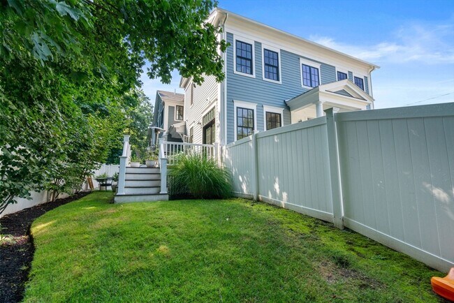 Foto del edificio - 1593 Centre St