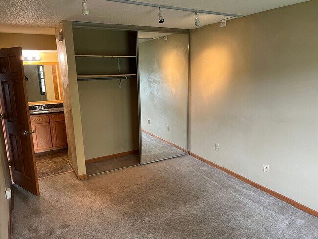 Foto del edificio - 1 Bedroom Condo in Hopkins