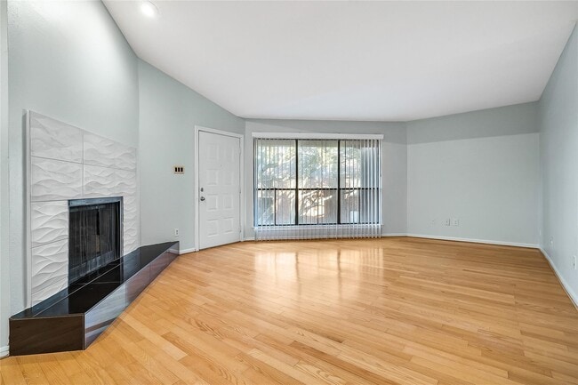 Building Photo - 3100 Walnut Bend Ln