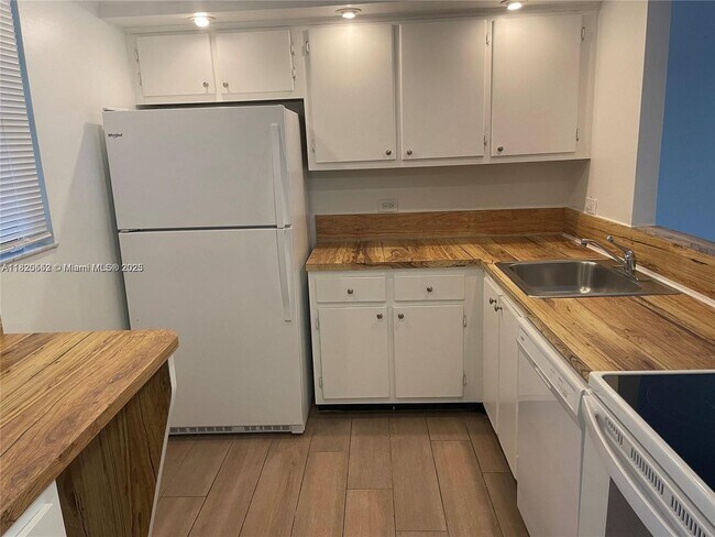 Foto del edificio - 10425 SW 112th Ave