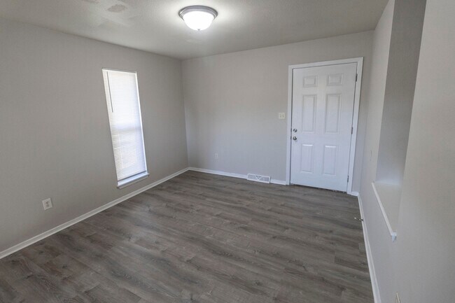 Foto del edificio - 319 West Blvd N