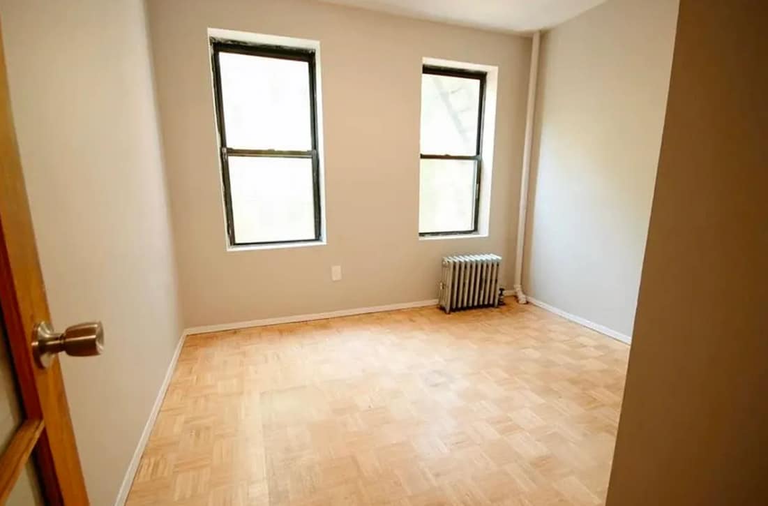 Primary Photo - 32 E 7th St