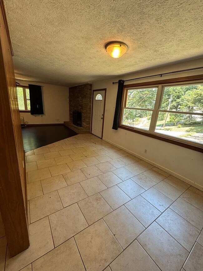 Foto del edificio - 62 Cullowhee Heights Rd
