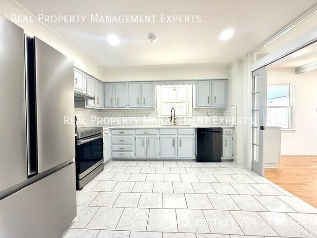 Building Photo - 10109 Windrift Rd