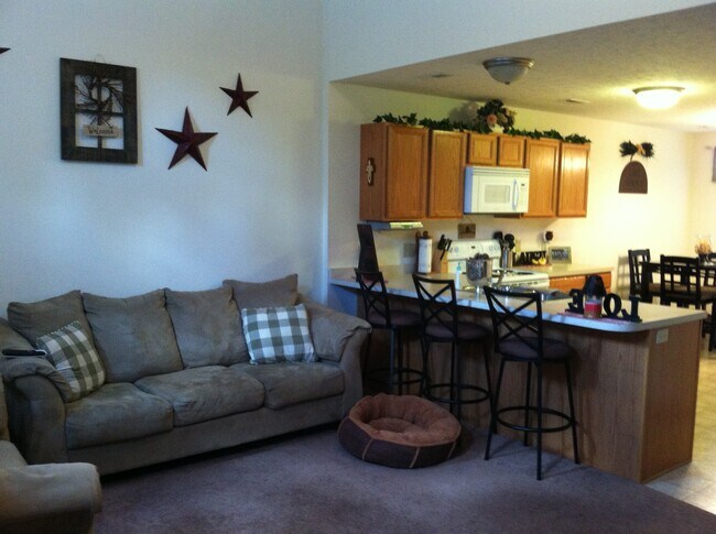 Foto del edificio - 758 Coe Rd