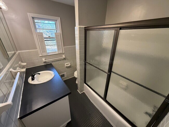 Building Photo - 24 Chestnut Dr