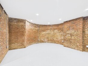 Building Photo - 7 E Franklin St