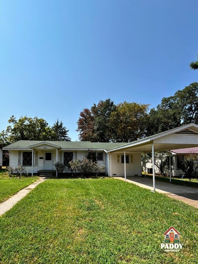 Building Photo - 303 W Pleasant St