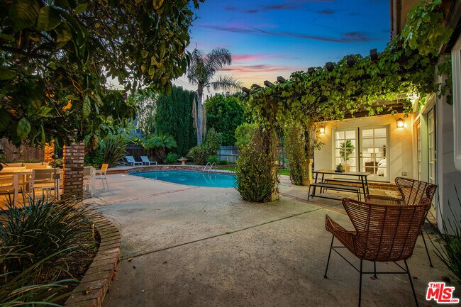 Foto del edificio - 4115 Laurelgrove Ave