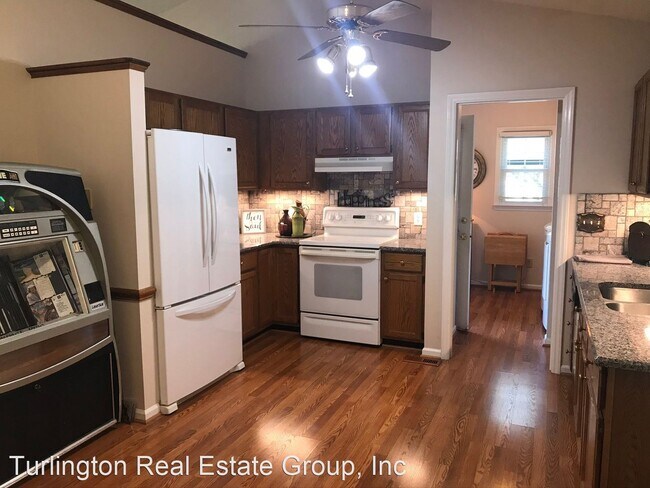 Building Photo - 3 br, 2 bath House - 165 Devin Drive