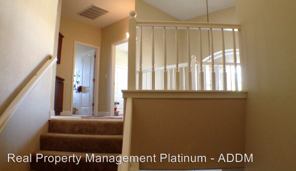 Foto del edificio - 5 br, 3 bath House - 2995 E. Trenton