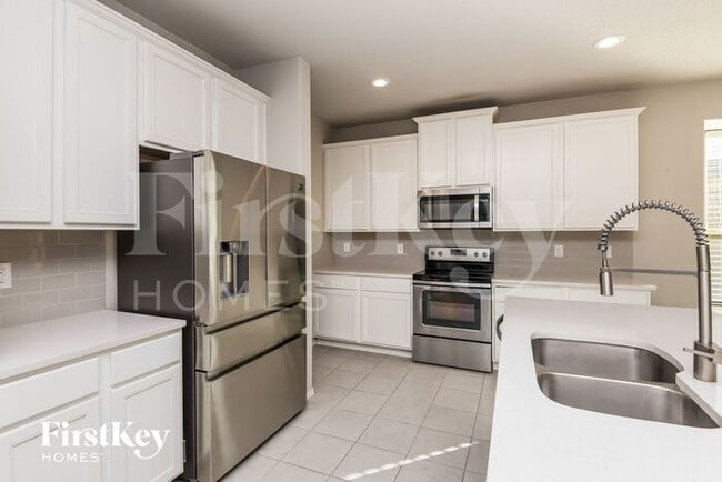 Foto del edificio - 7709 Boat Wind Rd