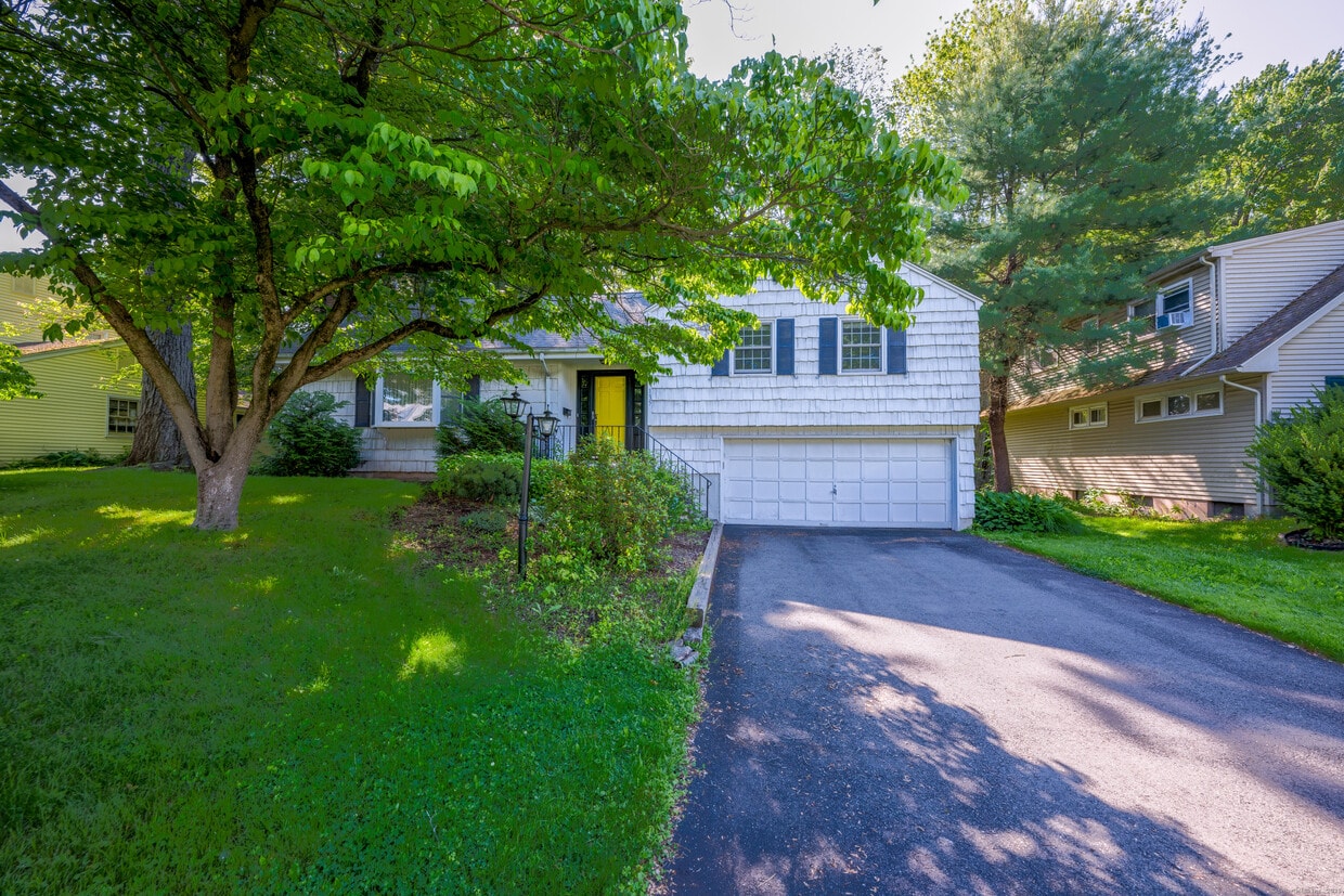 Primary Photo - 135 Brookside Rd