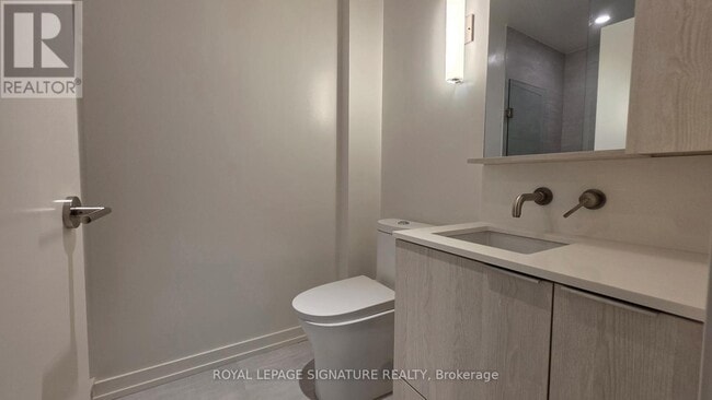 Photo du bâtiment - 120 Broadway Ave