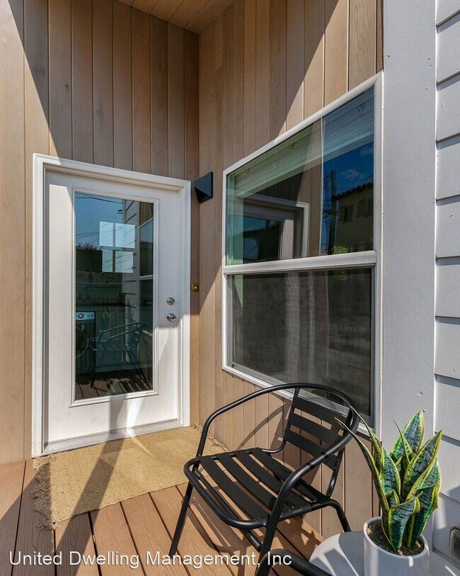 Building Photo - Studio, 1 bath House - S. Ruthelen and W 1...